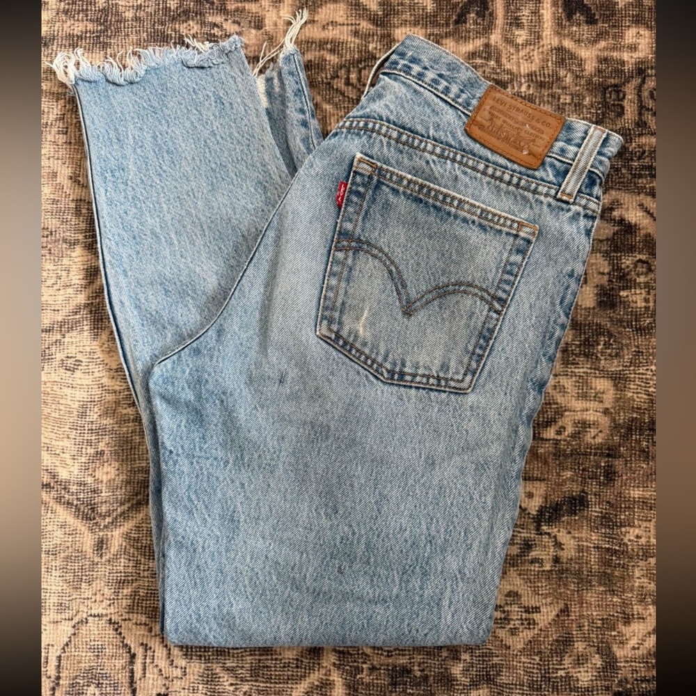 Levi's Wedgie Icon Fit Frayed Hem Button-Fly High Rise Cropped